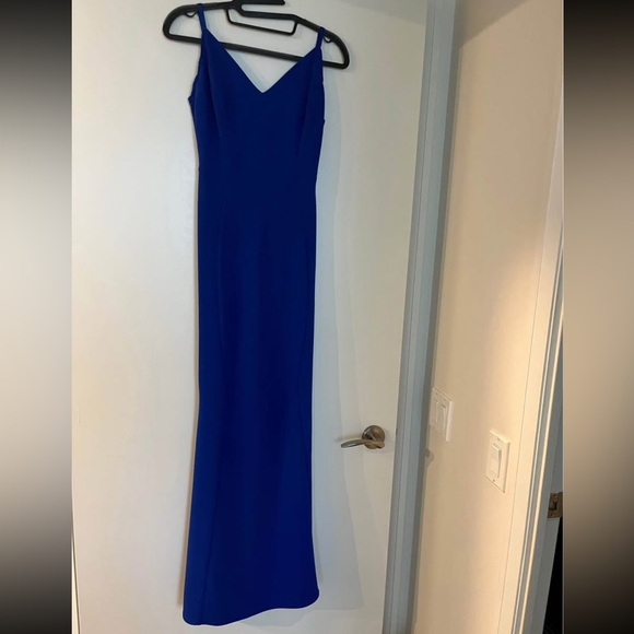 Elegant Blue Sleeveless Dress - Picture 3 of 3